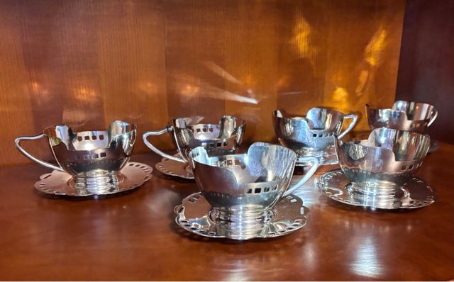 Set di 6 tazze e piattini antichi