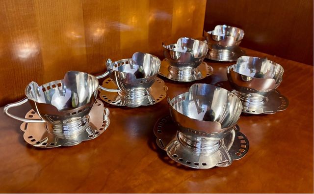 Set di 6 tazze e piattini antichi