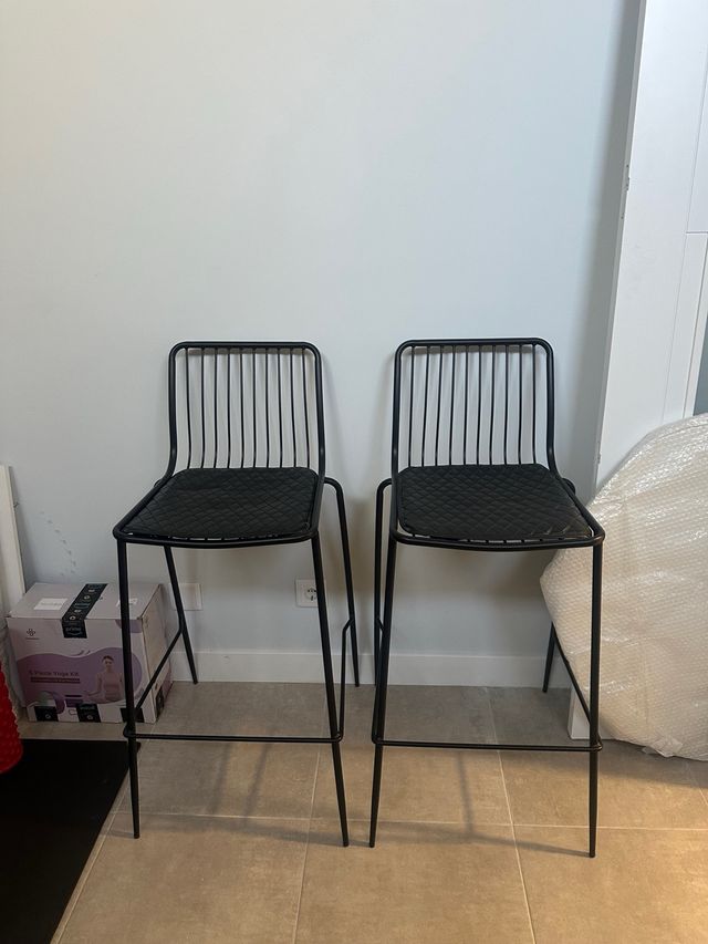 Taburetes altos negros