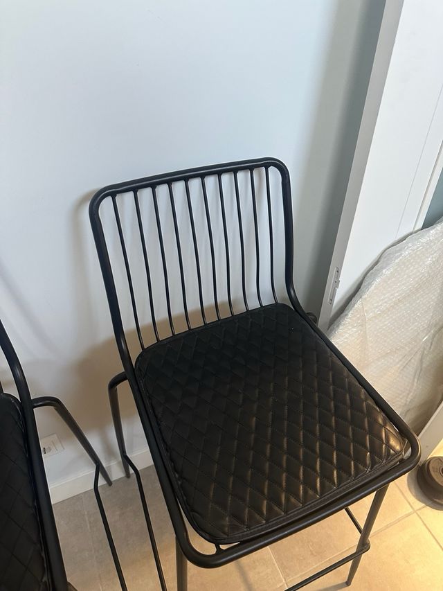 Taburetes altos negros