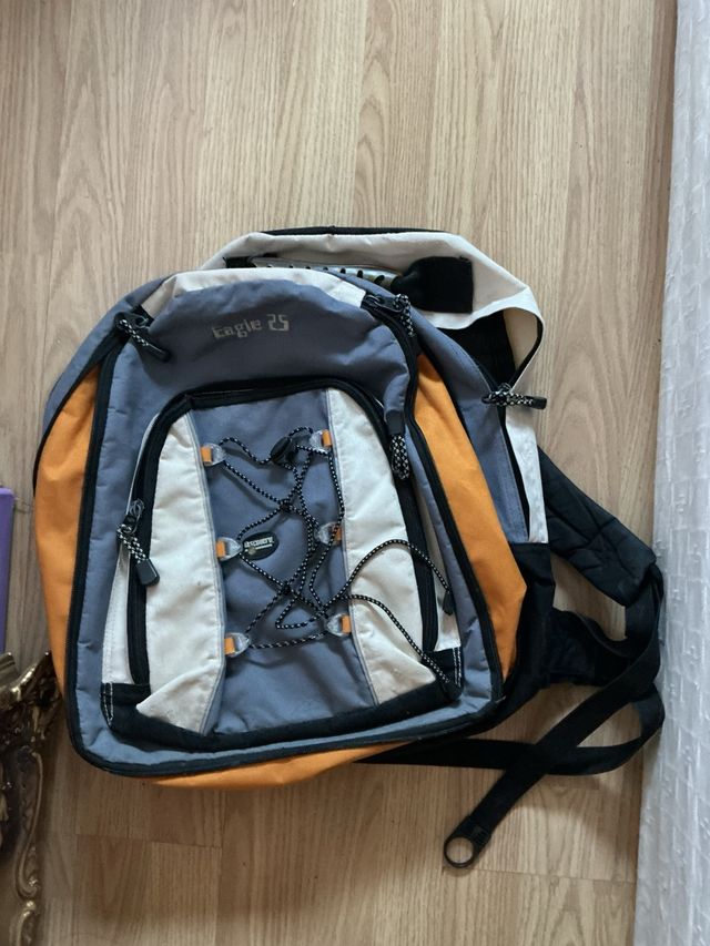Mochila Eagle 25 gris y naranja