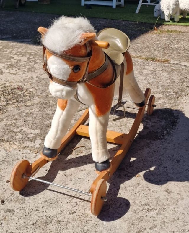 Caballito de madera con ruedas Venta en persona