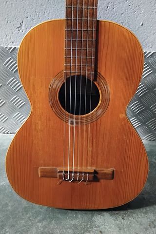 Guitarra antigua 