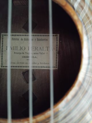 Guitarra antigua 