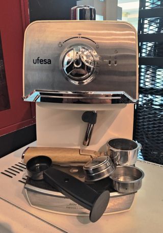 Cafetera Ufesa CE7238 Crema