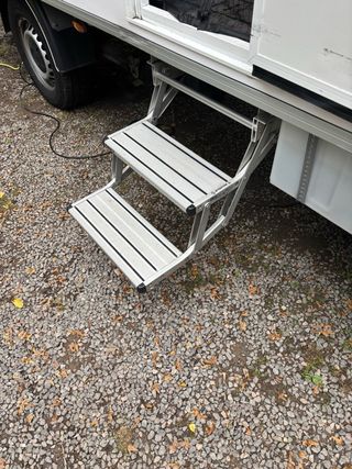 Escalón doble Thule eléctrico