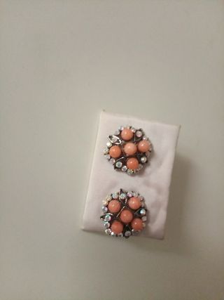 Pendientes florales con perlas y pedrería