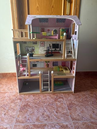 Casa de muñecas de madera
