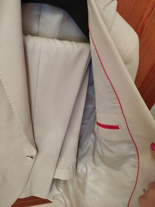 Traje de caballero beige