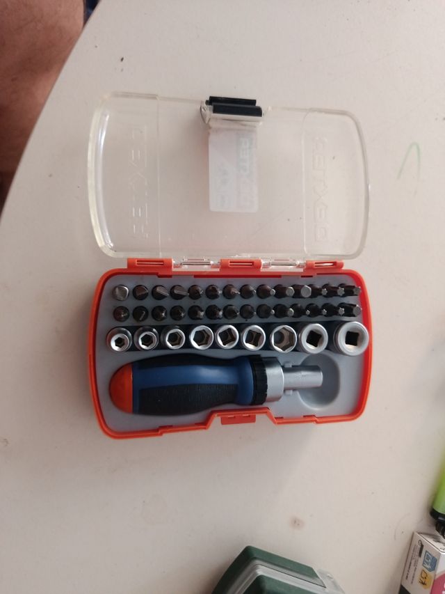 Juego de puntas y destornillador Dexter