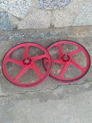 Llantas Star X antiguas rojas