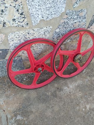 Llantas Star X antiguas rojas