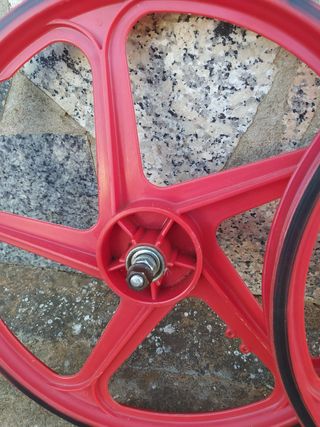Llantas Star X antiguas rojas