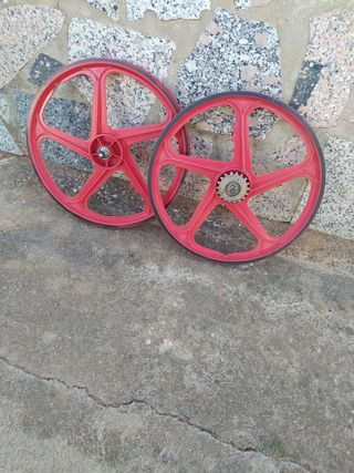 Llantas Star X antiguas rojas