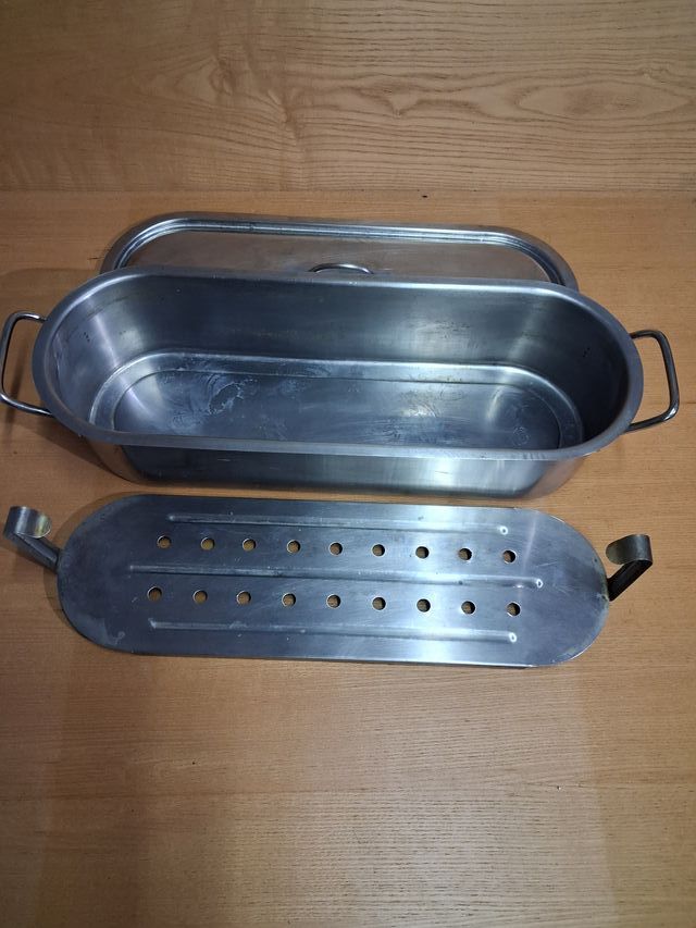 Escalfador de pescado metálico