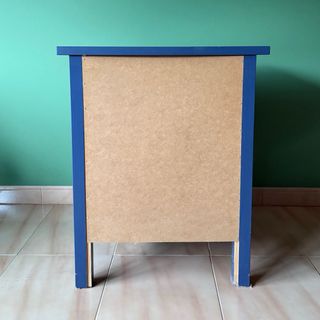 Mesita de noche azul de Ikea