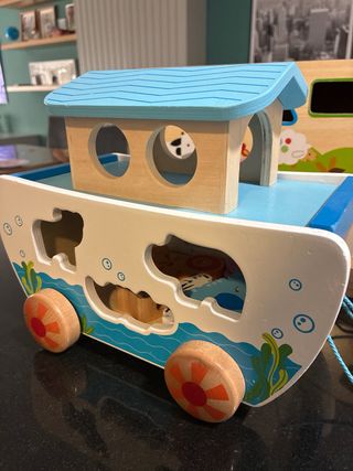 Barco de madera para bebés