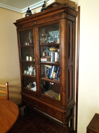 Armario antiguo de madera