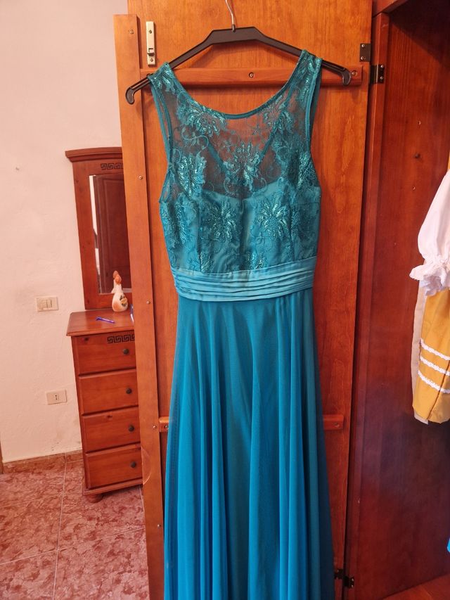 Vestido turquesa con encaje para eventos