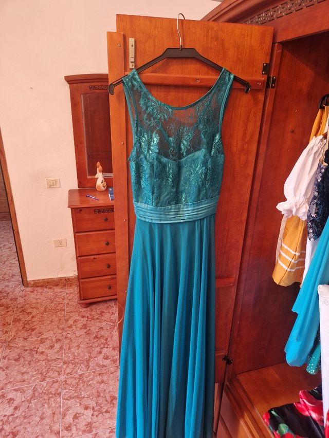 Vestido turquesa con encaje para eventos