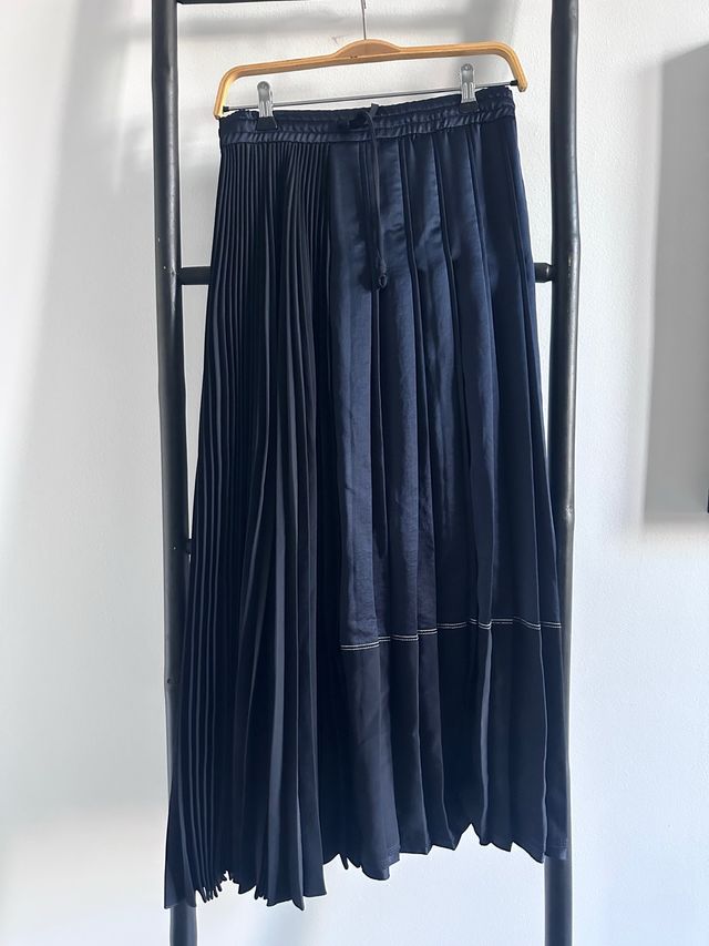 Falda Zara azul plisada