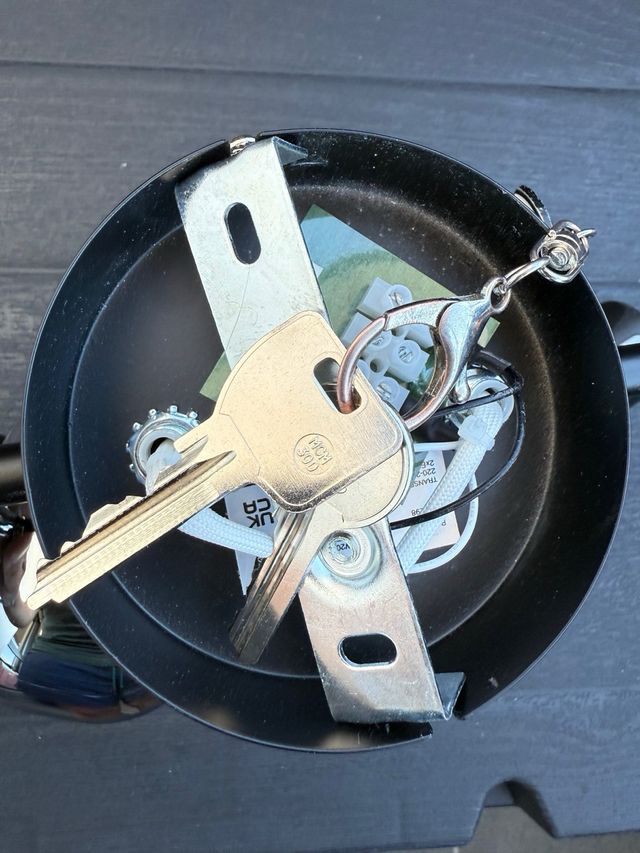 Lámpara de Techo Doble Cristal y Metal. Bombillas.