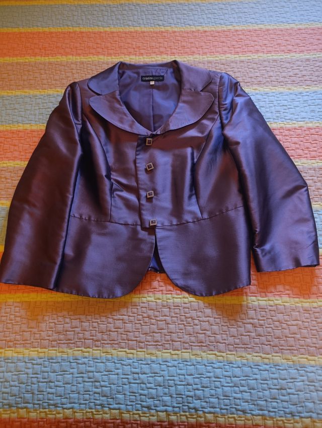 Traje Cristina Garcia gris y morado