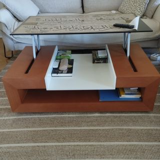 Mesa de centro elevable madera y cristal.