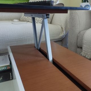 Mesa de centro elevable madera y cristal.