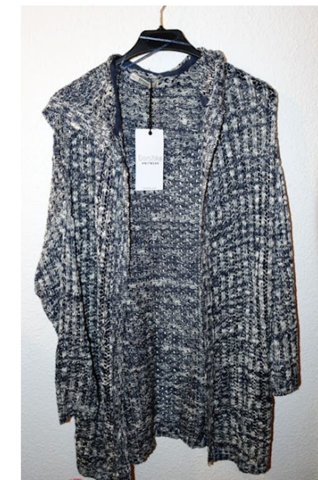 Bershka cárdigan azul y blanco