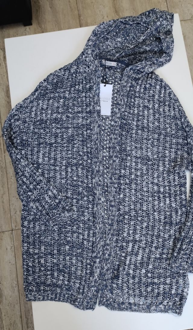 Bershka cárdigan azul y blanco