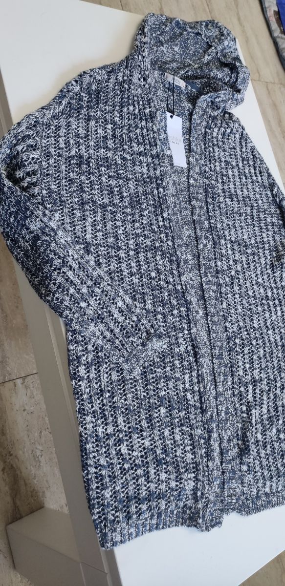 Bershka cárdigan azul y blanco