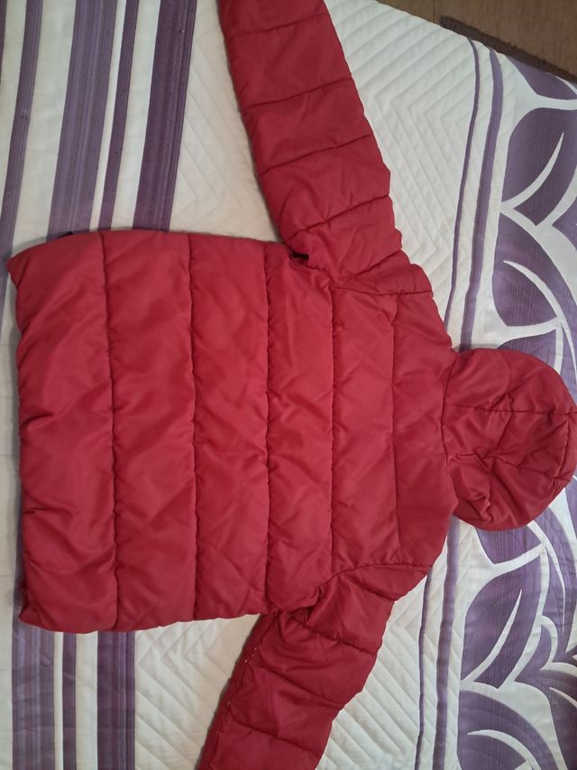 Abrigo Benetton Rojo Talla S 120cm 6-7años
