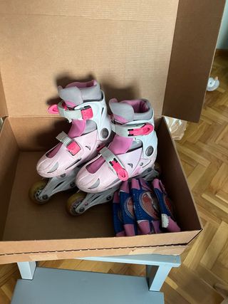 Patines en línea para niña, rosas y blancos. 