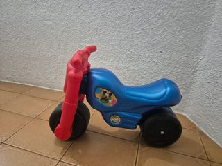 Moto infantil azul y roja