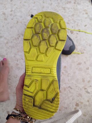 Zapatos de seguridad Sparco grises y amarillos
