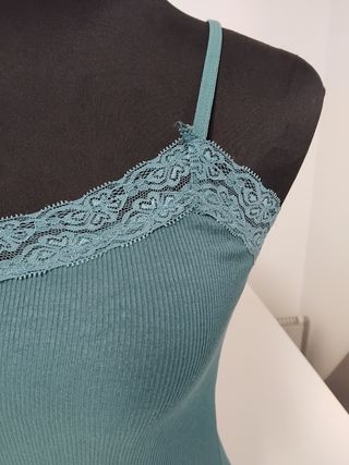 Camiseta verde con encaje Talla L