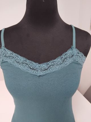 Camiseta verde con encaje Talla L