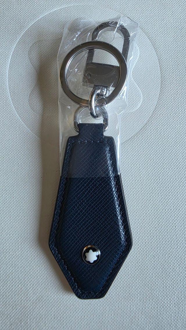 Llavero Montblanc Cuero Azul y Acero