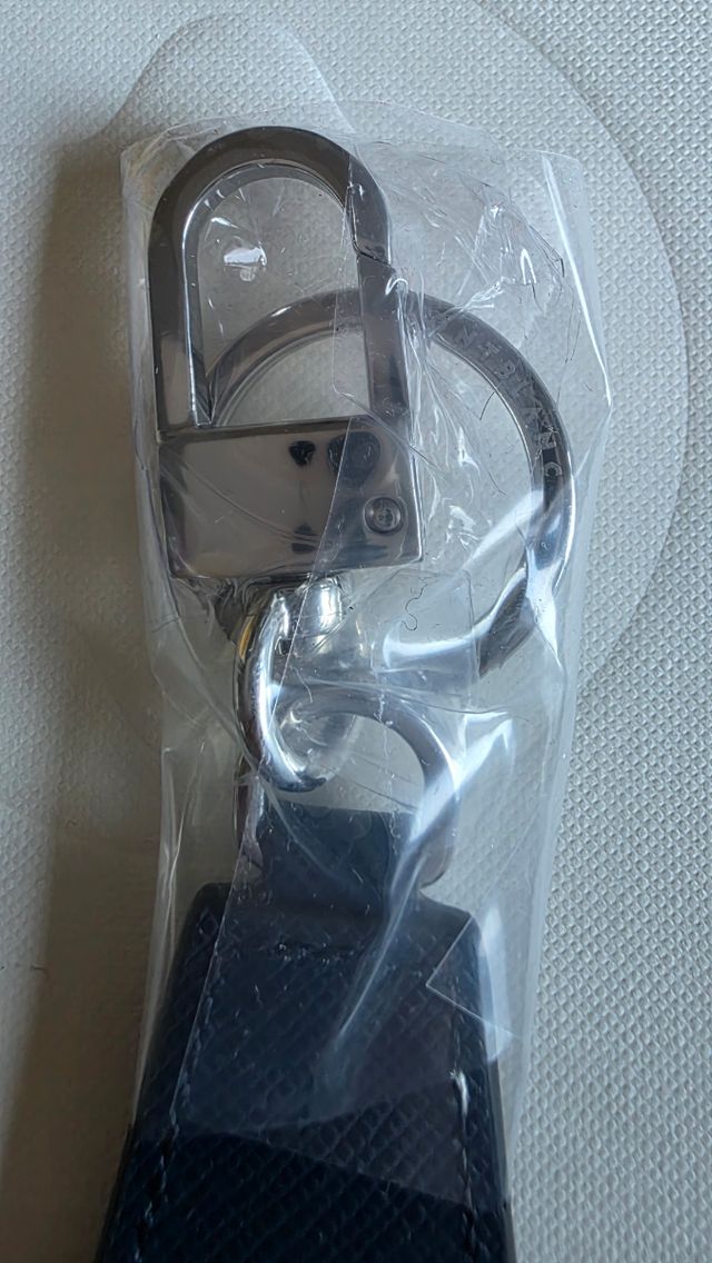 Llavero Montblanc Cuero Azul y Acero