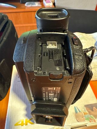 Videocámara Sony FDR-AX33 Handycam Negra