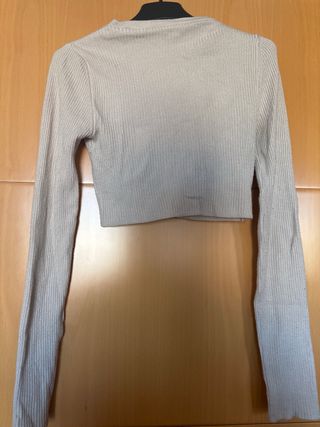 Top beige manga larga Pull and bear
