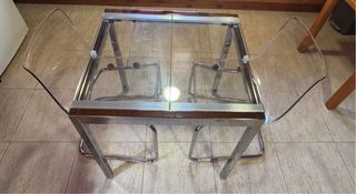 Mesa extensible cristal y 2 sillas