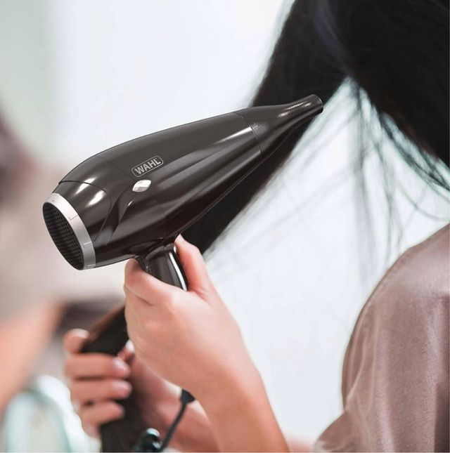 Secador con 3 ajustes de calor y 2 de velocidad