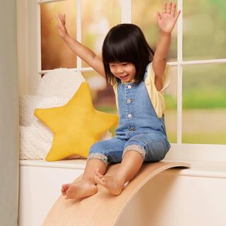 Battat. Teeter-Toddler. Tabla curva de madera.