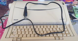 Máquina de escribir Olivetti Línea 101