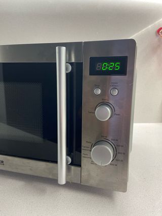 Microondas con grill Rommer 20L.