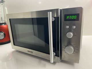 Microondas con grill Rommer 20L.