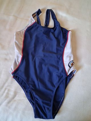 Bañador Corazonistas Talla 14. Da poca talla.
