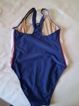 Bañador Corazonistas Talla 14. Da poca talla.
